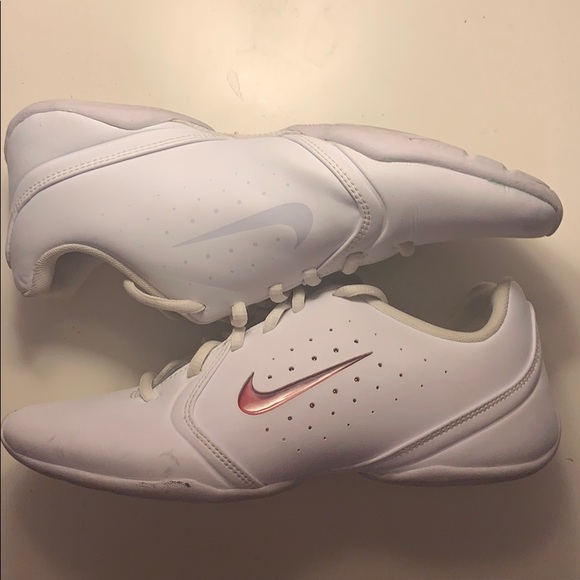 nike sideline 3 size 7.5